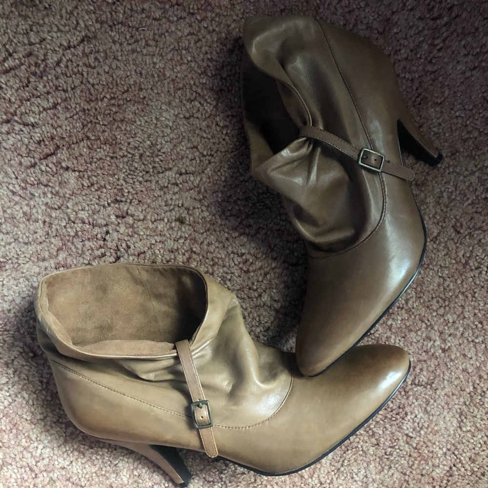 Cow Neck Kitty Heel